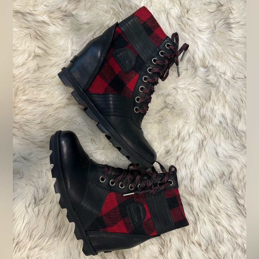Sorel Joan of arctic wedge- size 10